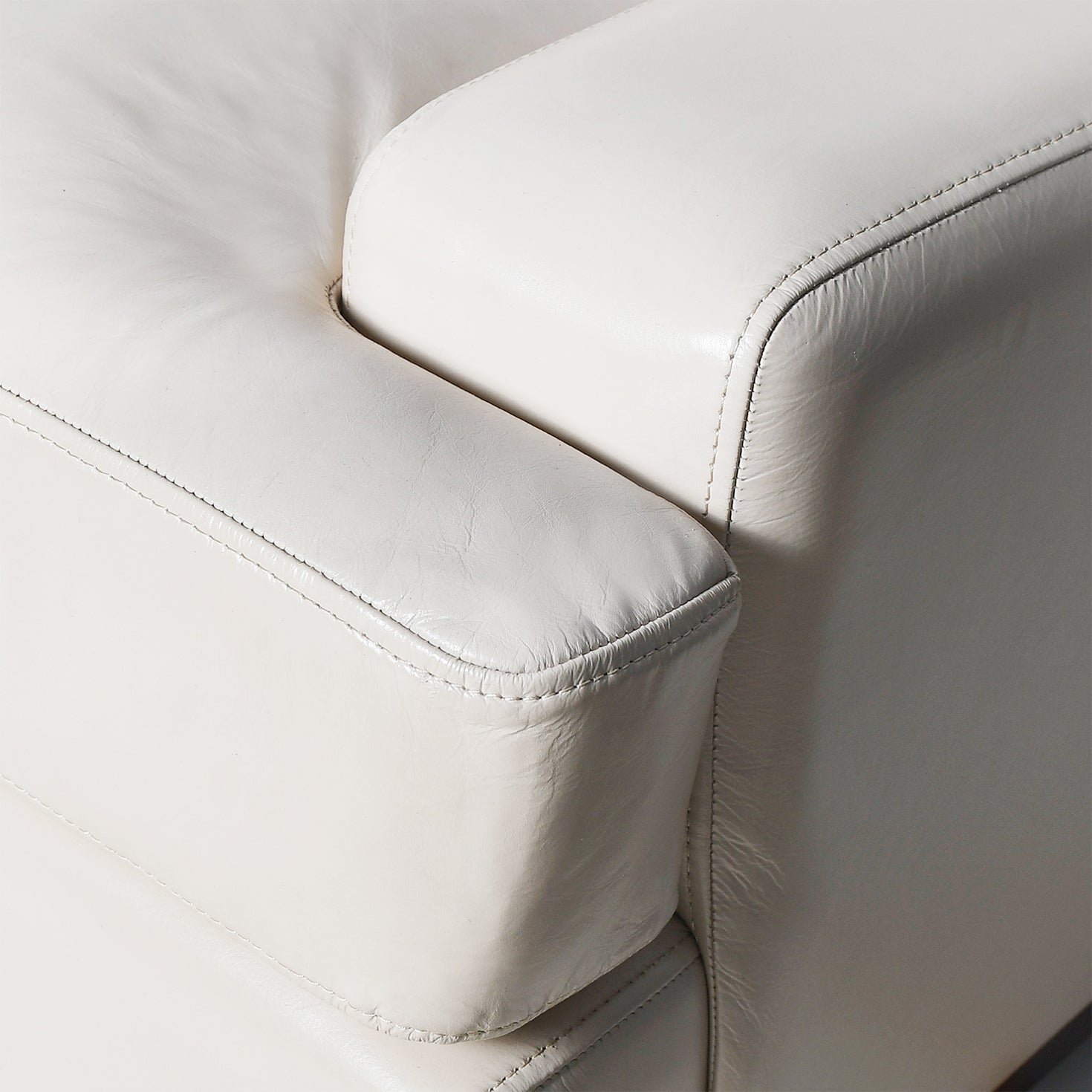 Garcia Leather Loveseat Cream Close Up Arm and Seat