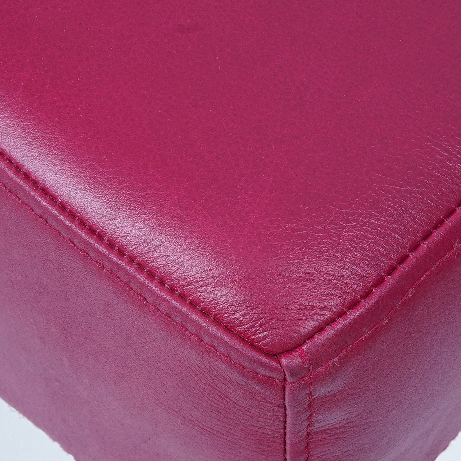 Georgia Ara Antigo Leather Chair Garnet Cushion Close Up