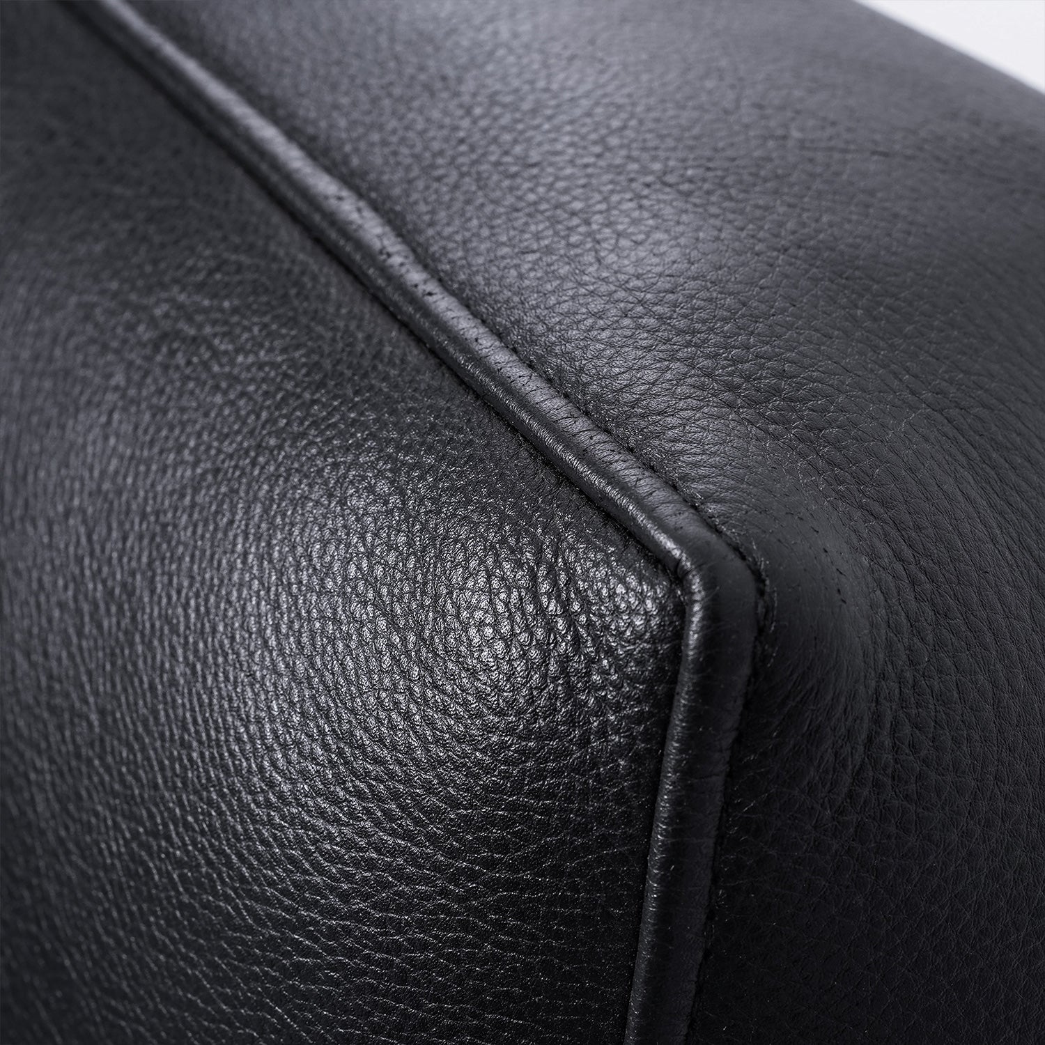 Rogers Vaca Leather Chair Coal Close Up